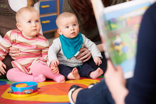 Enfant découverte de la micro-crèche de Grenoble - Les P'tits Grimpeurs - La micro-crèche de Grenoble